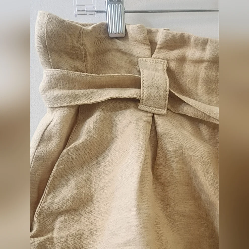 L'Agence Women's Tan Linen Shorts,‎ Size Medium.